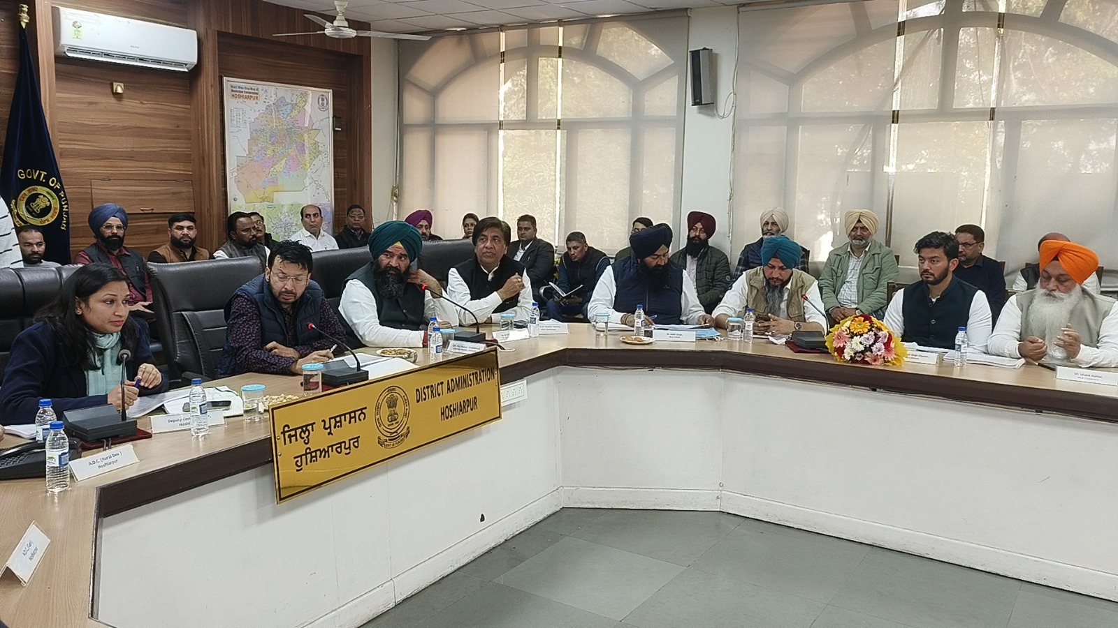 स्थानीय निकाय मंत्री डॉ. रवजोत सिंह ने जिले में चल रहे विभिन्न विकास कार्यों की प्रगति की समीक्षा की